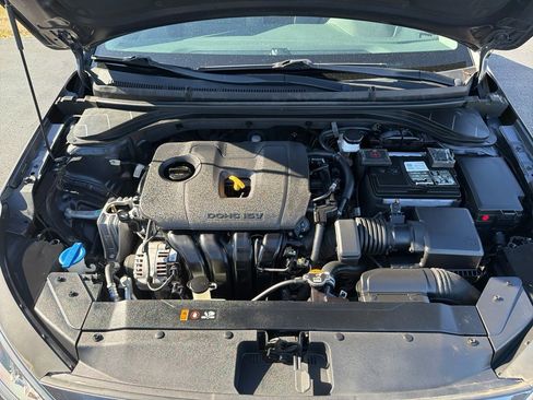 Used 2020 Hyundai Elantra SEL image 16