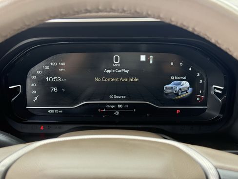 Used 2022 GMC Yukon XL Denali image 18