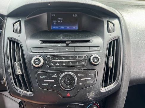 Used 2015 Ford Focus SE w/ SE Sport Package image 28