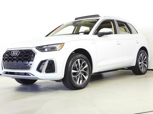 Used 2023 Audi Q5 2.0T Premium w/ Convenience Package AWD/4WD image 2