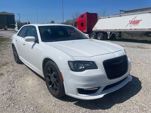 Used 2022 Chrysler 300 Touring L w/ Popular Equipment Group image 4