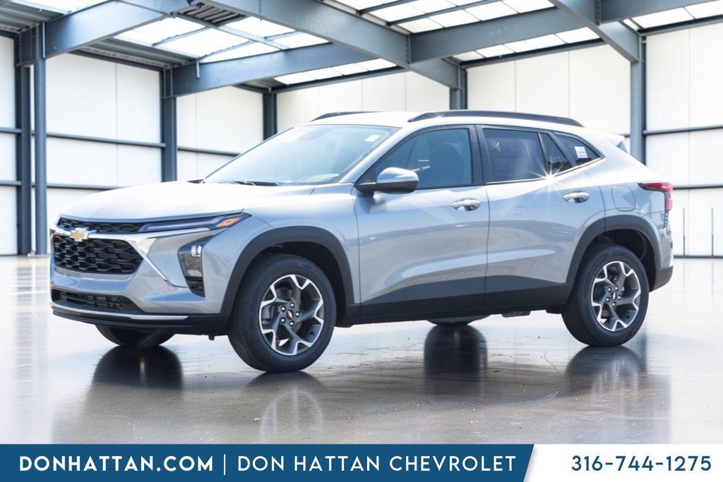 New 2026 Chevrolet Trax LT w/ Driver Confidence Package FWD image 2