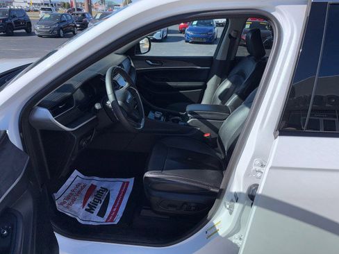 Used 2023 Jeep Grand Cherokee Limited image 8