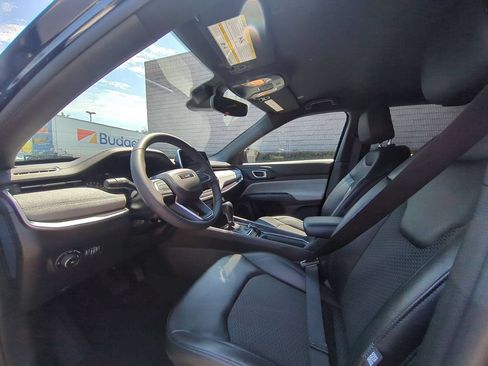 Used 2025 Jeep Compass Latitude AWD/4WD image 15
