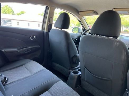 Used 2014 Nissan Versa SV FWD image 18