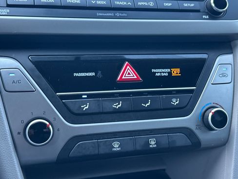 Used 2018 Hyundai Elantra SEL FWD image 19