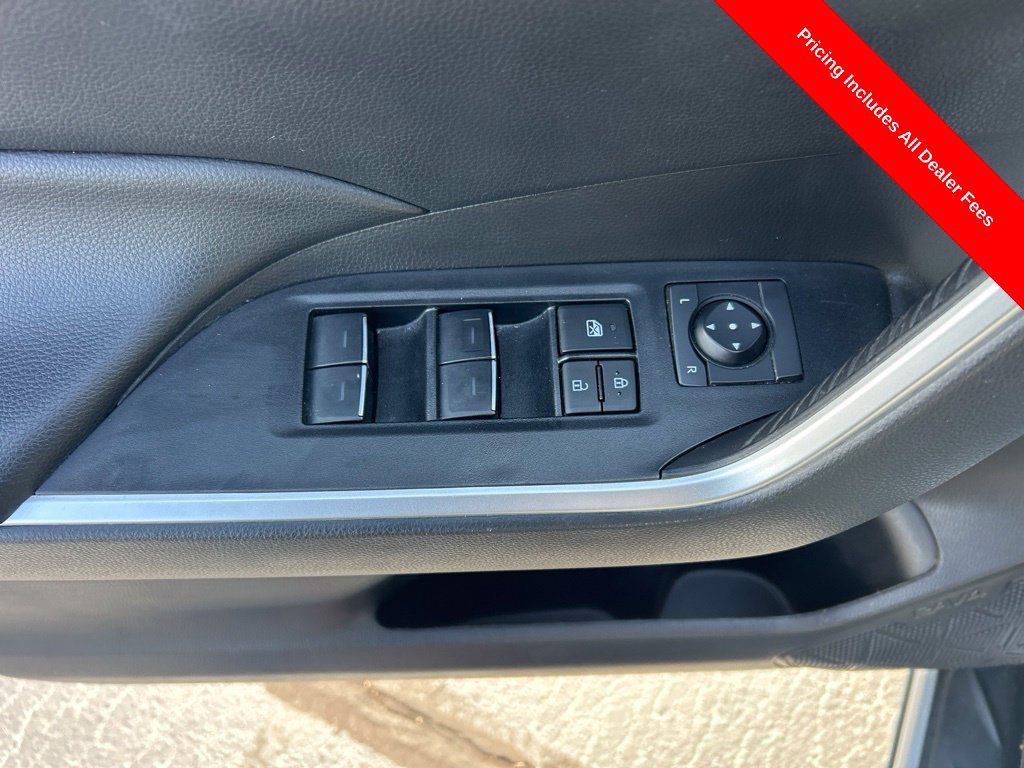 Used 2024 Toyota RAV4 XLE FWD image 5