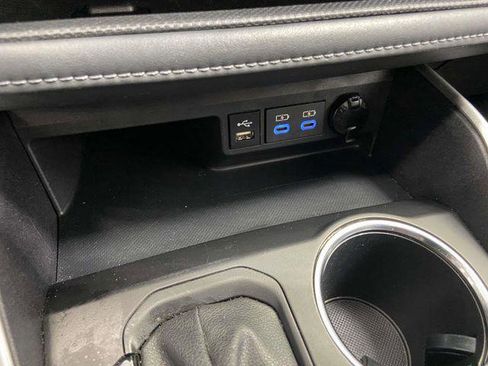 Certified 2022 Toyota Highlander XLE image 24