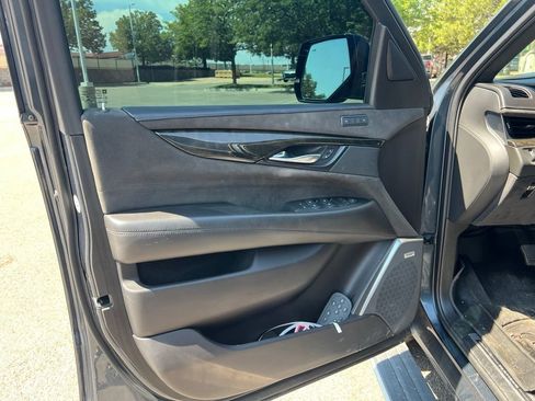 Used 2020 Cadillac Escalade Platinum AWD/4WD image 9