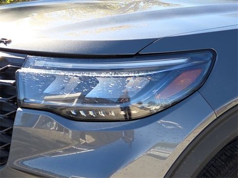 Certified 2025 Ford Explorer ST-Line image 4