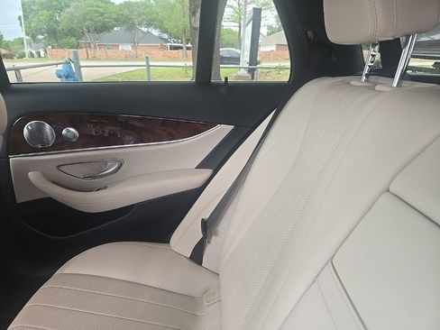 Used 2018 Mercedes-Benz E 400 4MATIC Wagon image 10