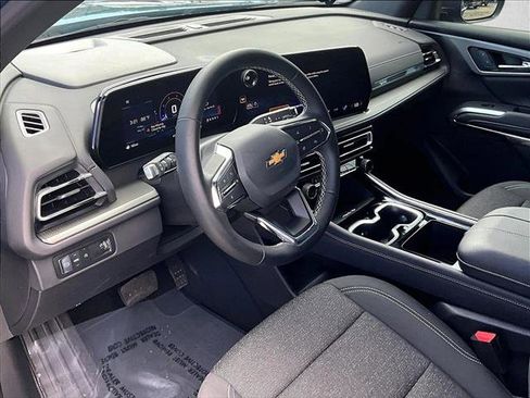 Used 2026 Chevrolet Traverse LT FWD image 14