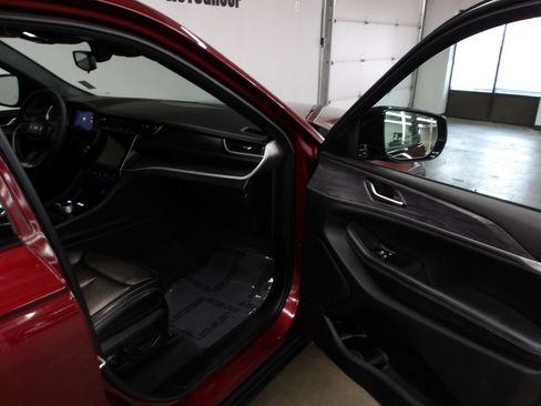 Used 2024 Jeep Grand Cherokee Limited AWD/4WD image 15