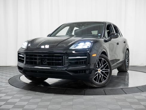 Used 2025 Porsche Cayenne AWD/4WD image 31