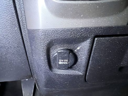 Used 2017 RAM 1500 Classic SLT AWD/4WD image 30