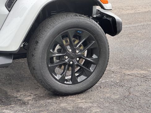 Used 2022 Jeep Wrangler Unlimited Sahara w/ Cold Weather Group image 23