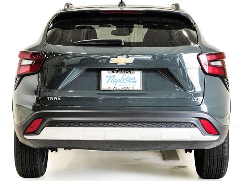 Used 2025 Chevrolet Trax LT FWD image 7