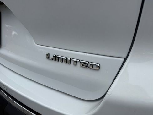 Used 2021 Jeep Grand Cherokee L Limited RWD image 16