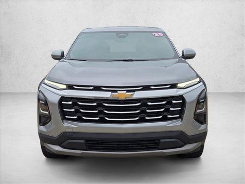 Used 2025 Chevrolet Equinox LT FWD image 2
