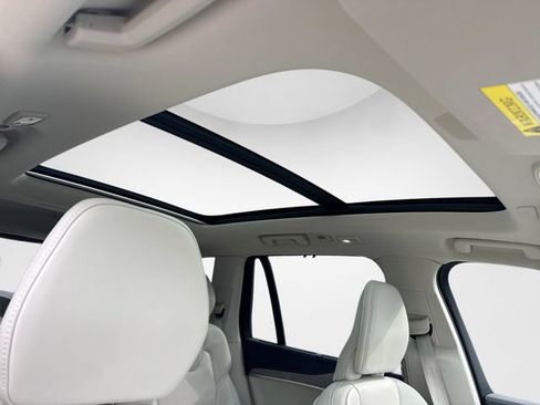 Certified 2025 Volvo XC90 T8 Ultra w/ Protection Package Premier AWD/4WD image 19