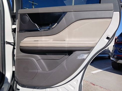 Used 2023 Lincoln Corsair Standard image 9