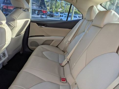 Used 2020 Toyota Camry XLE image 16