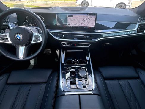 Used 2026 BMW X7 xDrive40i w/ M Sport Package AWD/4WD image 14