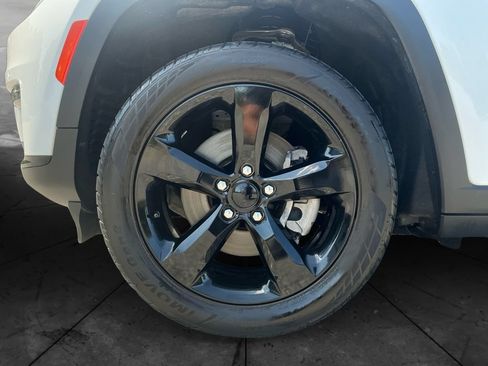 Used 2023 Jeep Grand Cherokee L Limited w/ Black Appearance Package RWD image 15
