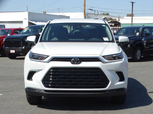 New 2026 Toyota Grand Highlander FWD image 3