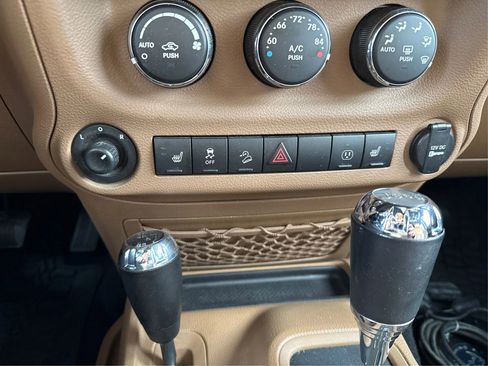 Used 2017 Jeep Wrangler Unlimited Sahara w/ Connectivity Group image 25