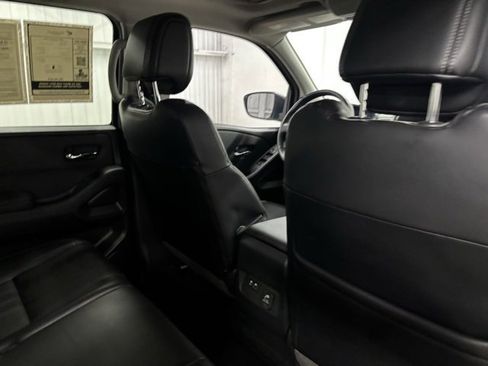 Used 2024 Nissan Frontier SL image 18