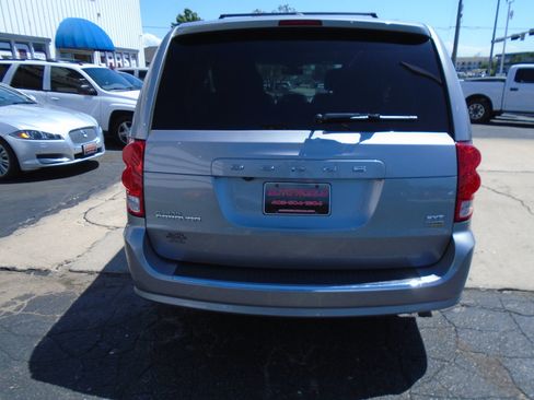 Used 2019 Dodge Grand Caravan SXT FWD image 3