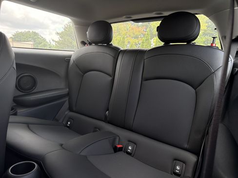 Used 2023 MINI Cooper SE FWD image 8