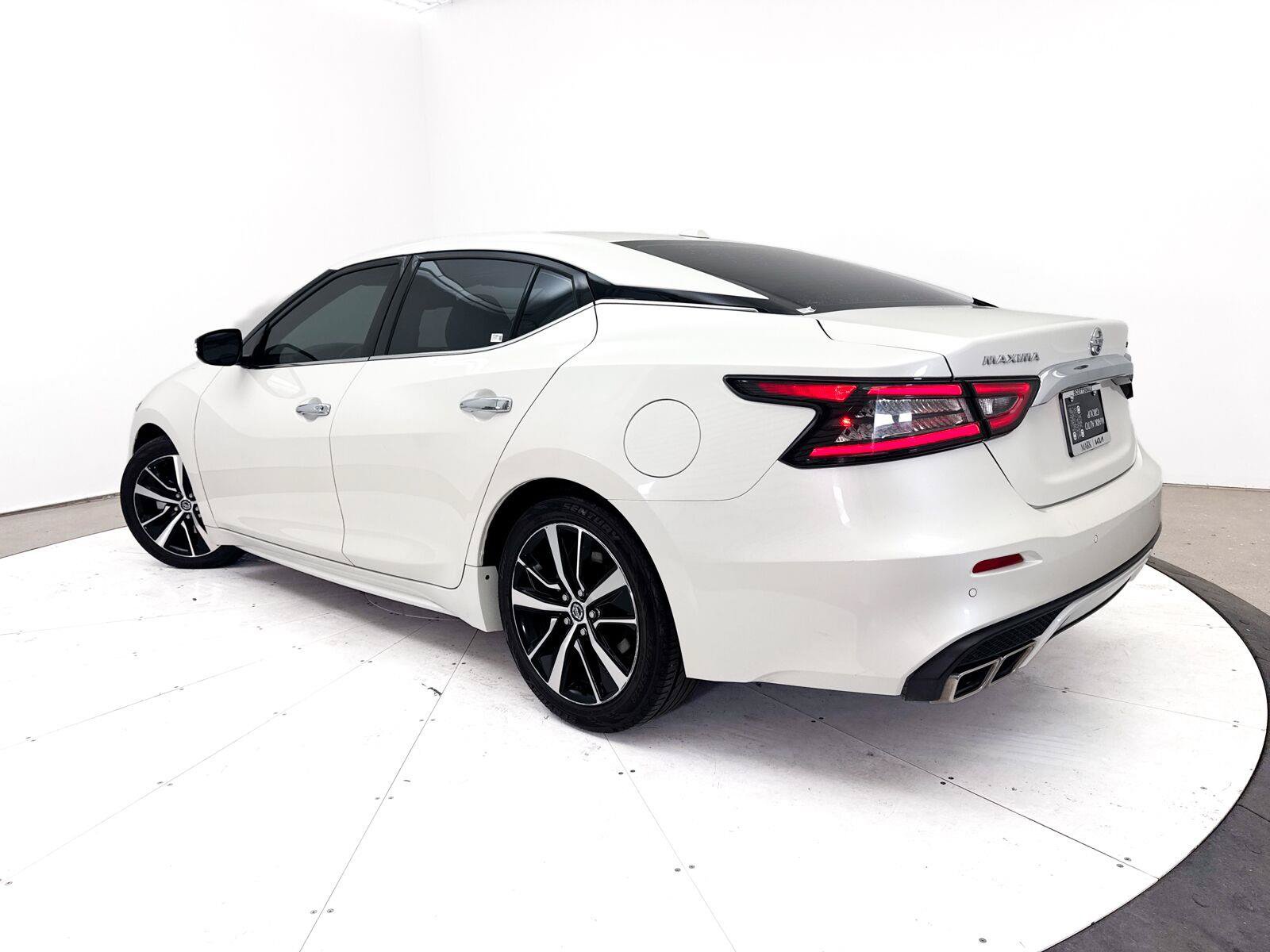 Used 2022 Nissan Maxima SV FWD image 2
