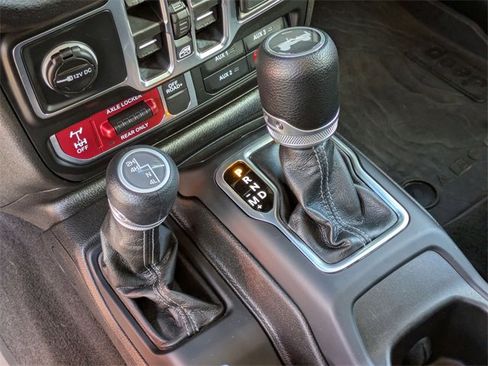 Certified 2025 Jeep Wrangler Willys image 19