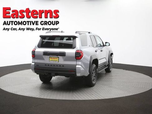 Used 2025 Toyota 4Runner SR5 AWD/4WD image 38