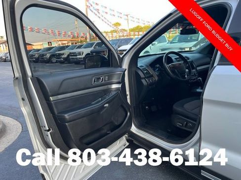 Used 2018 Ford Explorer XLT w/ Equipment Group 201A FWD image 3