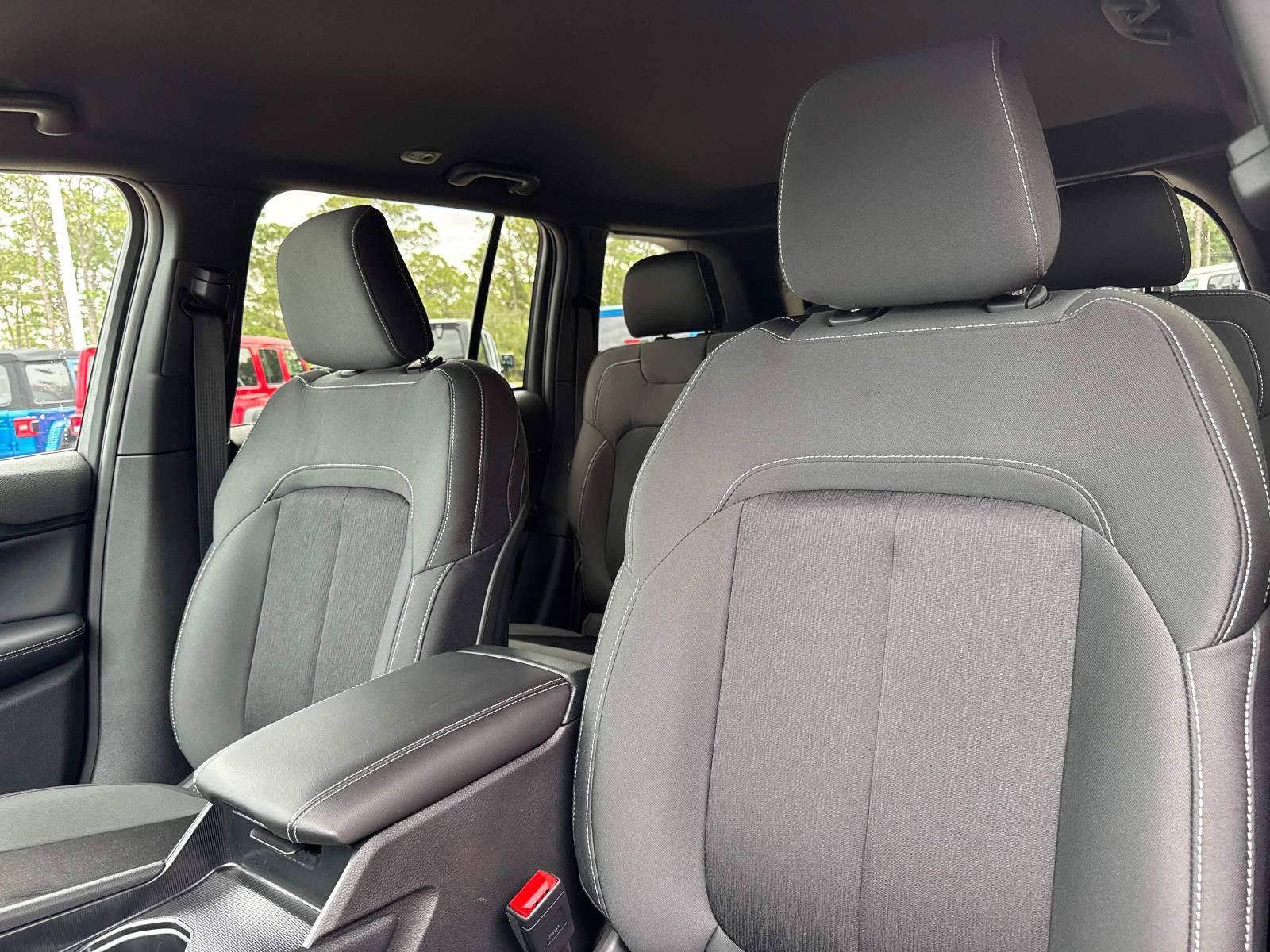 New 2026 Jeep Grand Cherokee Laredo w/ Trailer Tow Package AWD/4WD image 20