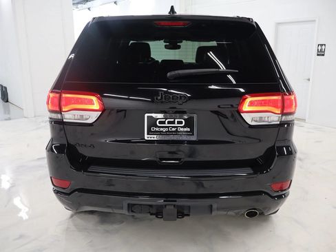 Used 2017 Jeep Grand Cherokee Altitude AWD/4WD image 6