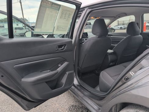 Used 2023 Nissan Altima 2.5 SV FWD image 13