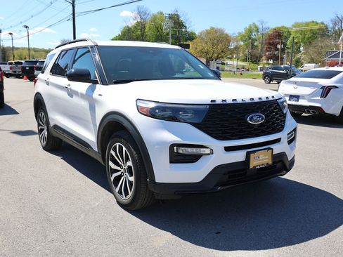 Used 2024 Ford Explorer ST-Line w/ Class IV Trailer Tow Package AWD/4WD image 1