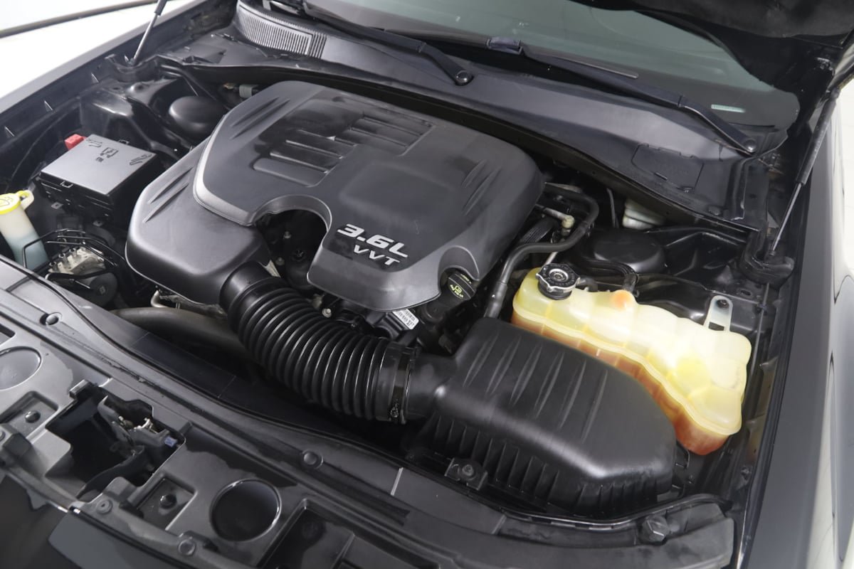 Used 2015 Chrysler 300 Limited RWD image 16