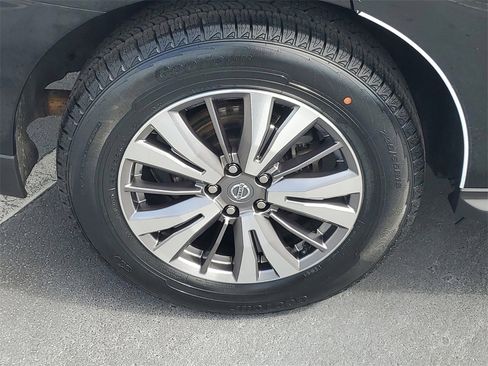 Used 2020 Nissan Pathfinder SV image 7