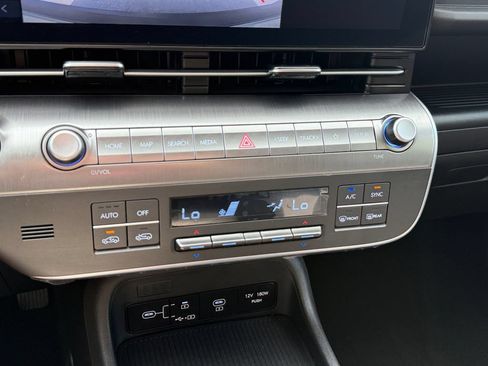 Used 2025 Hyundai Kona SEL AWD/4WD image 36