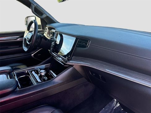 Used 2022 Jeep Wagoneer Series III image 30