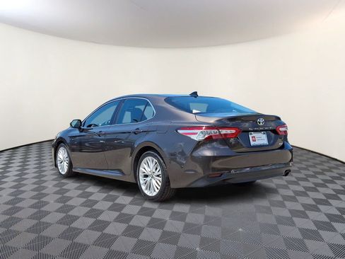 Certified 2018 Toyota Camry XLE w/ Audio Package FWD image 9