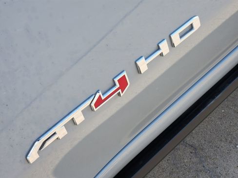 Used 2024 GMC Sierra 2500 AT4 w/ AT4 Premium Plus Package image 9