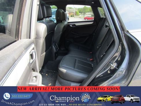 Used 2020 Porsche Macan AWD/4WD image 8