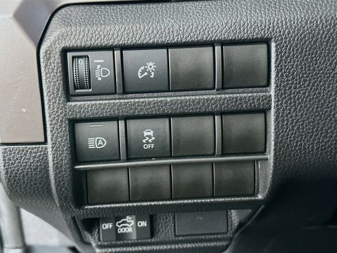 Used 2025 Toyota Tacoma TRD Off-Road image 17