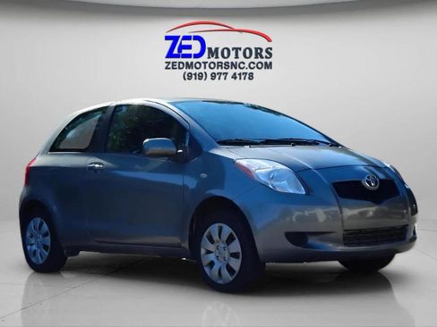 Used 2008 Toyota Yaris 2-Door Hatchback image 3